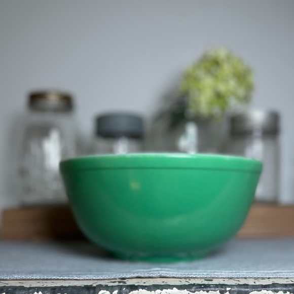 Green PYREX Mixing Bowl “US PAT OFF” - Picture 2 of 13